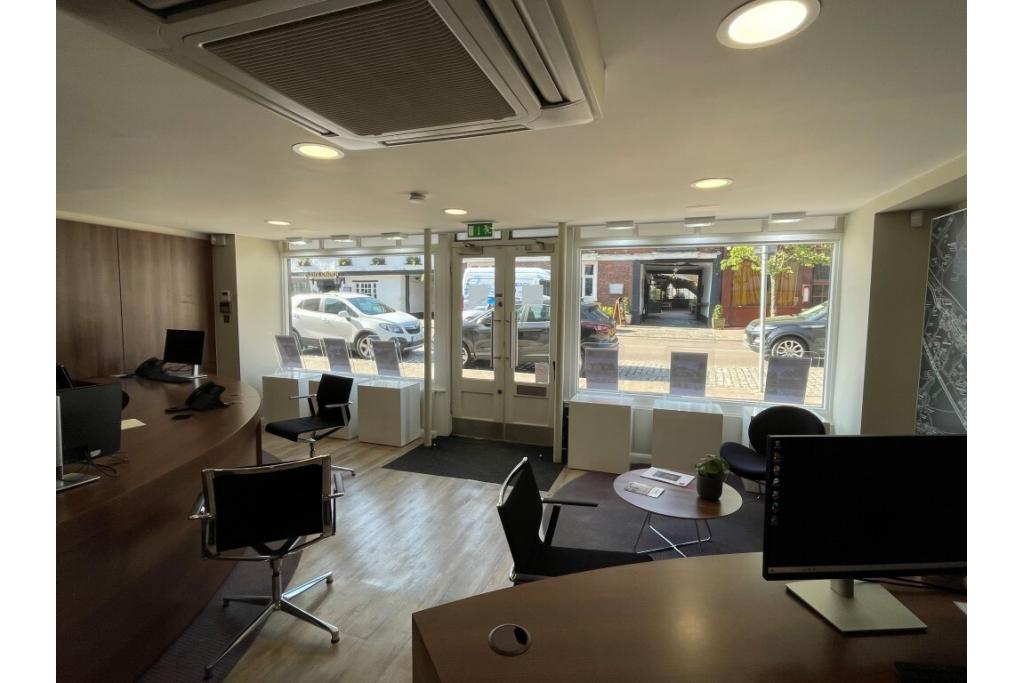 Retail Premises To Let - 152 High Street, Berkhamsted, Hertfordshire HP4 3AT