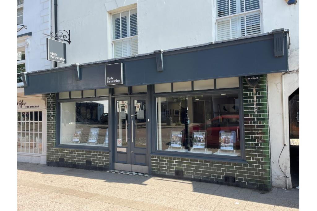 Retail Premises To Let - 152 High Street, Berkhamsted, Hertfordshire HP4 3AT