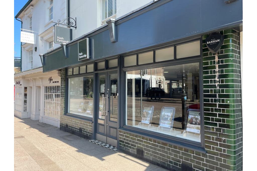Retail Premises To Let - 152 High Street, Berkhamsted, Hertfordshire HP4 3AT