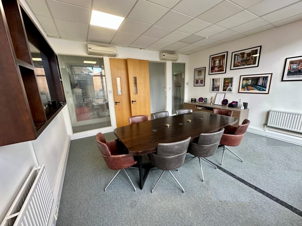 Retail and Office Premises To Let - 211 High Street, Berkhamsted, Hertfordshire HP4 1AD