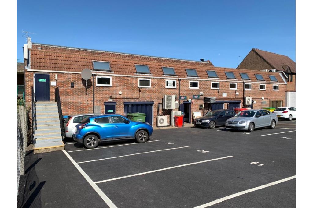 Retail and Office Premises To Let - 211 High Street, Berkhamsted, Hertfordshire HP4 1AD