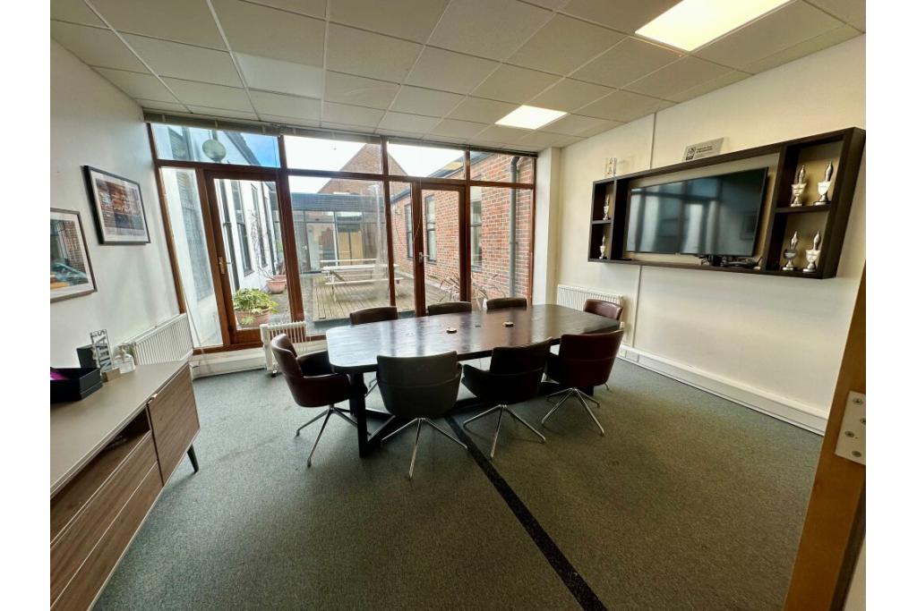 Retail and Office Premises To Let - 211 High Street, Berkhamsted, Hertfordshire HP4 1AD