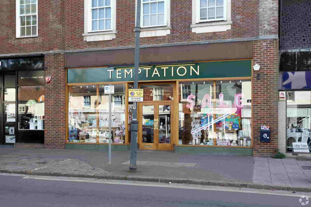 Retail and Office Premises To Let - 211 High Street, Berkhamsted, Hertfordshire HP4 1AD