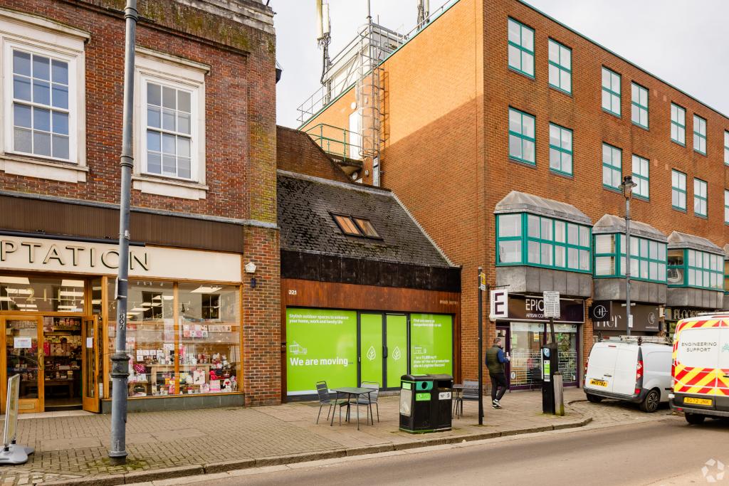 Retail and Office Premises To Let - 211 High Street, Berkhamsted, Hertfordshire