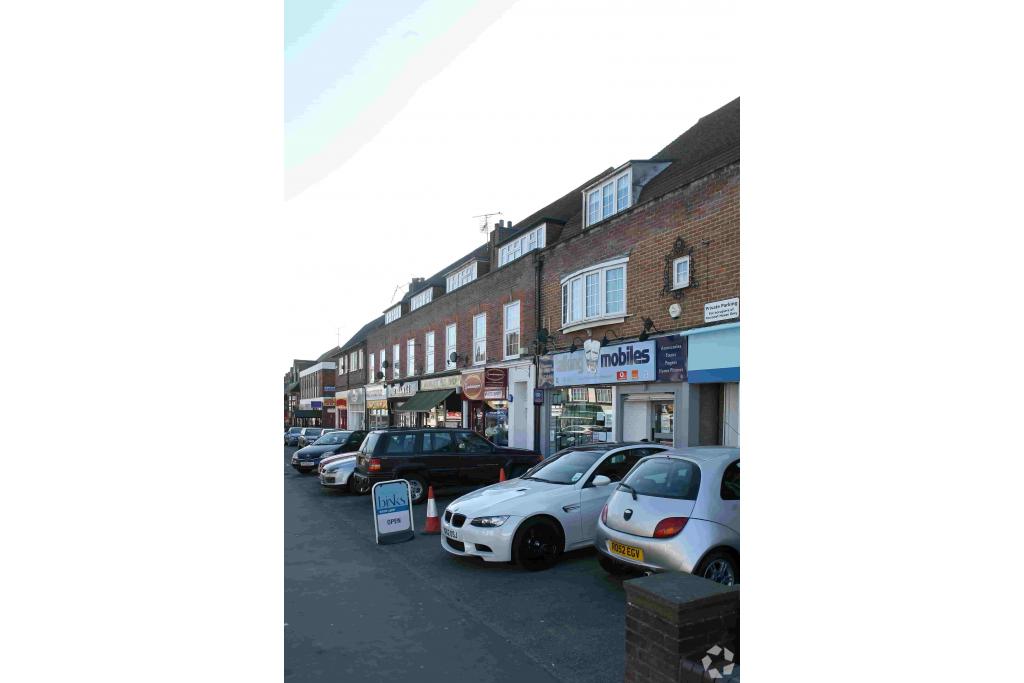 Shopfront Retail/Residential - 18-40 Hill Avenue, Amersham, Buckinghamshire HP6 5BW