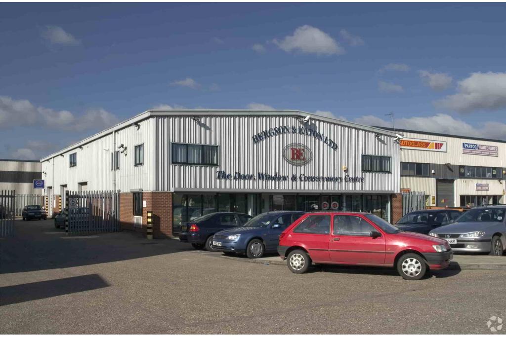 Light Industrial Showroom To Let - 4-12 Kempson Close, Aylesbury, Buckinghamshire