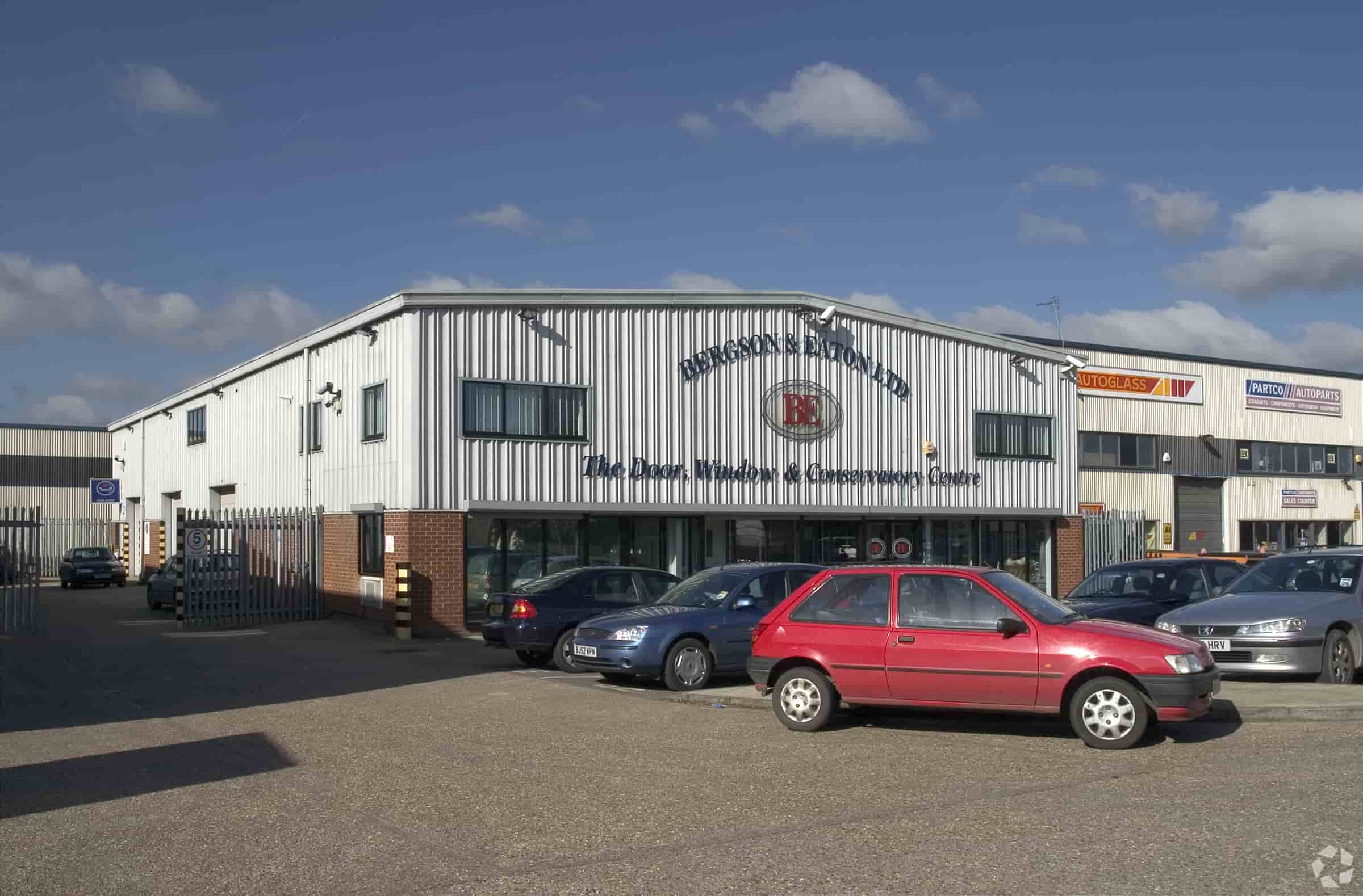Light Industrial Showroom To Let - 4-12 Kempson Close, Aylesbury, Buckinghamshire