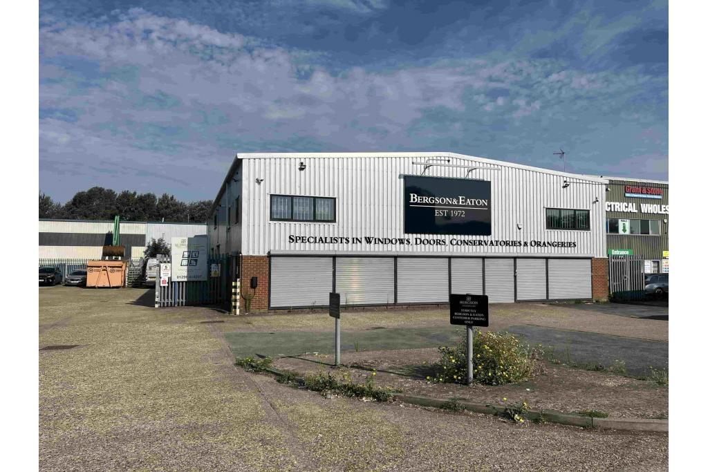 Light Industrial Showroom To Let - 4-12 Kempson Close, Aylesbury, Buckinghamshire