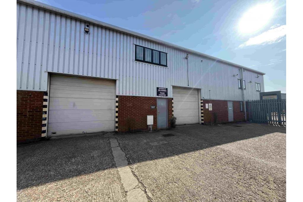 Light Industrial Showroom To Let - 4-12 Kempson Close, Aylesbury, Buckinghamshire