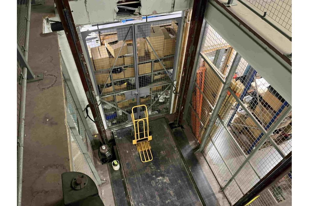 Light Industrial Showroom To Let - 4-12 Kempson Close, Aylesbury, Buckinghamshire