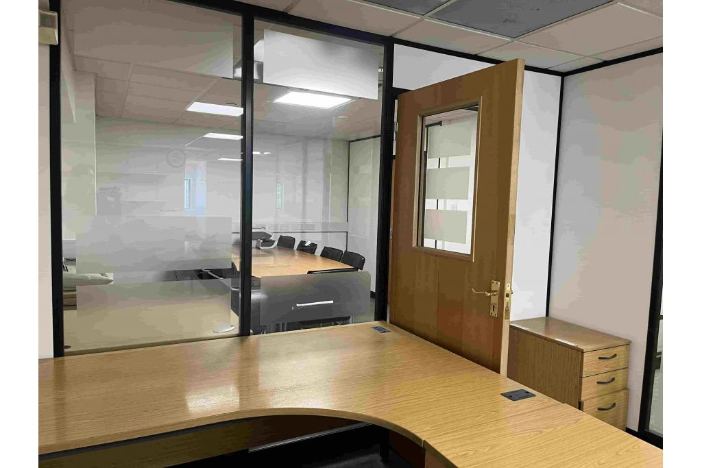 Light Industrial Showroom To Let - 4-12 Kempson Close, Aylesbury, Buckinghamshire
