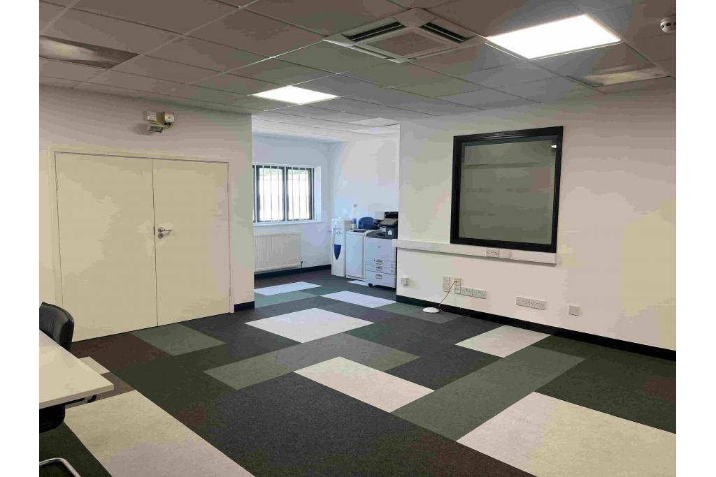 Light Industrial Showroom To Let - 4-12 Kempson Close, Aylesbury, Buckinghamshire