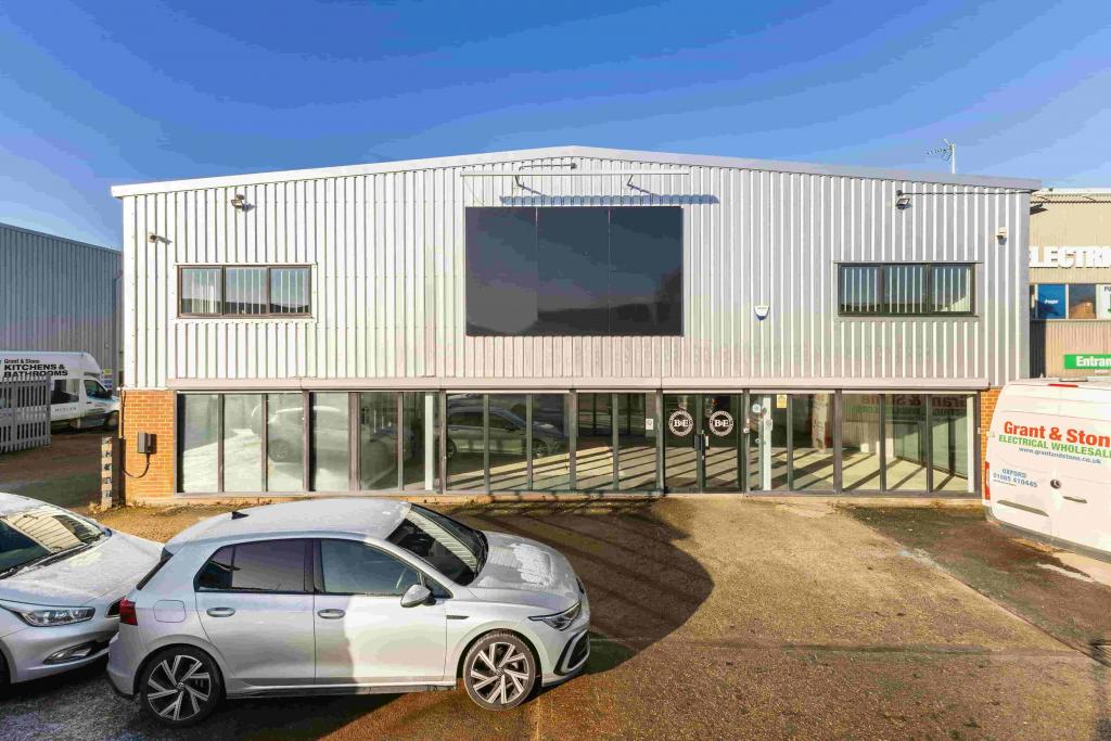 Light Industrial Showroom To Let - 4-12 Kempson Close, Aylesbury, Buckinghamshire