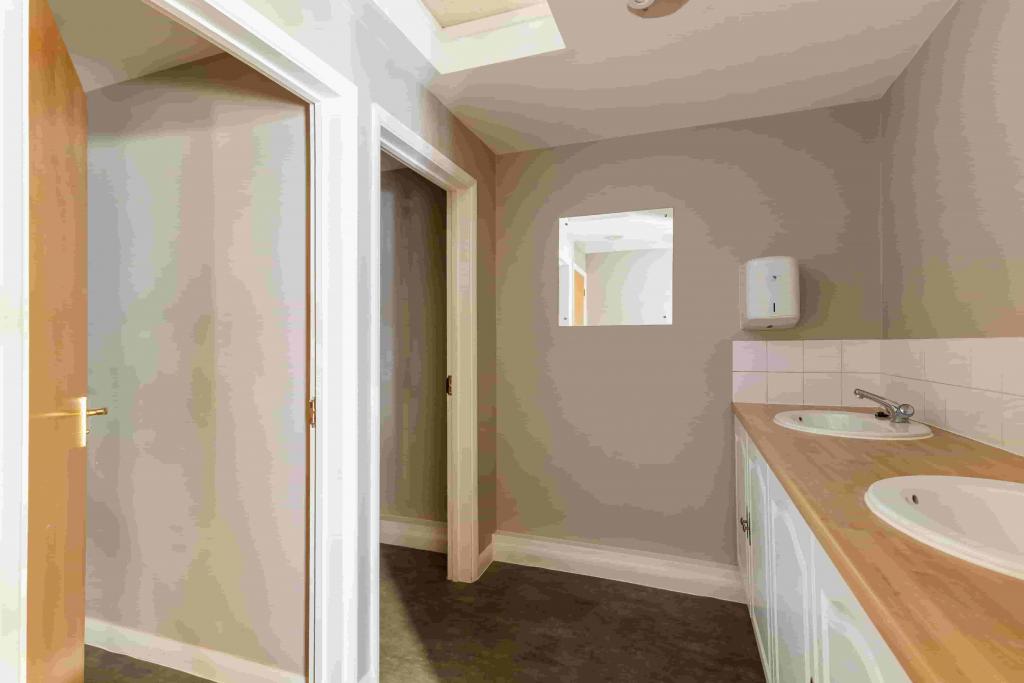 Light Industrial Showroom To Let - 4-12 Kempson Close, Aylesbury, Buckinghamshire