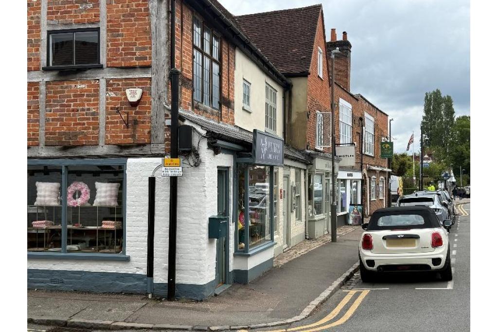 13 Market Sq - Shopfront Retail/Office, Amersham, Buckinghamshire HP7 0DF
