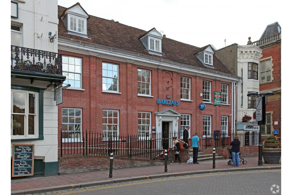 34 Market Sq - Shopfront Retail/Office Unit, Aylesbury, Buckinghamshire HP20 1TW