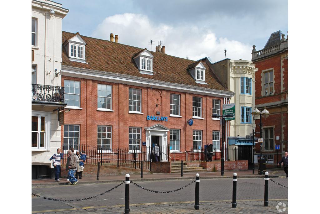 34 Market Sq - Shopfront Retail/Office Unit, Aylesbury, Buckinghamshire HP20 1TW