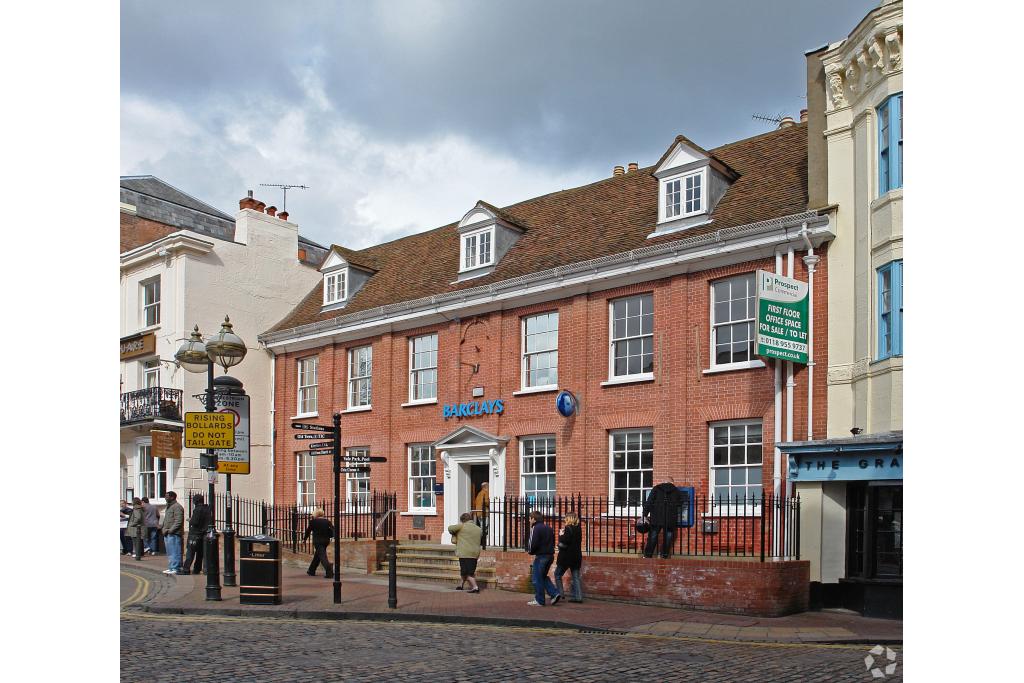 34 Market Sq - Shopfront Retail/Office Unit, Aylesbury, Buckinghamshire HP20 1TW