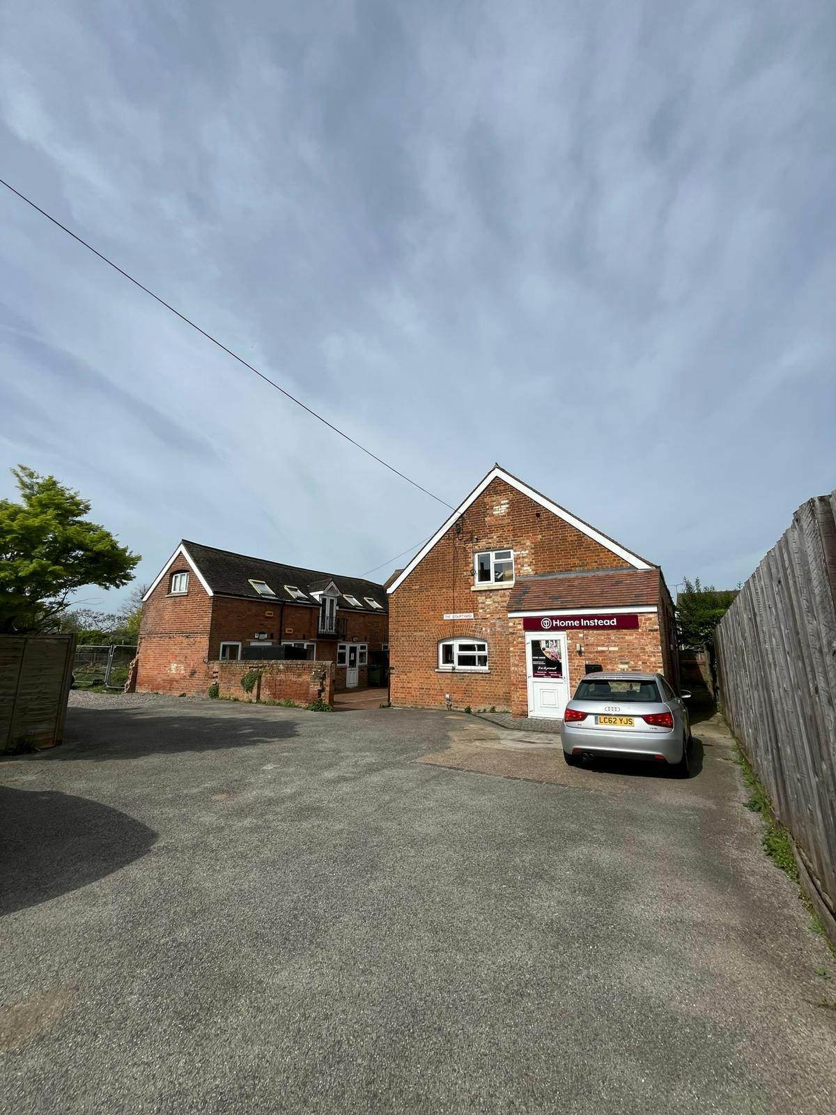 Courtyard Business Centre Light Manufacturing Property - Aylesbury, Buckinghamshire HP21 7LZ