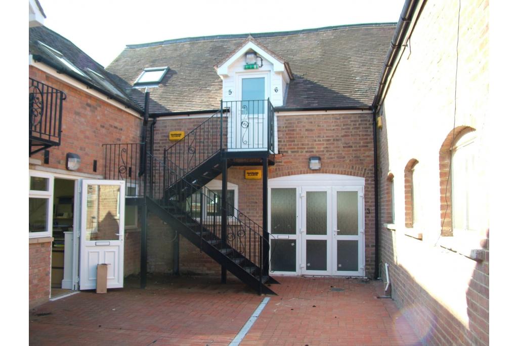 Courtyard Business Centre Light Manufacturing Property - Aylesbury, Buckinghamshire HP21 7LZ