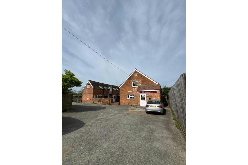 Courtyard Business Centre Light Manufacturing Property - Aylesbury, Buckinghamshire HP21 7LZ