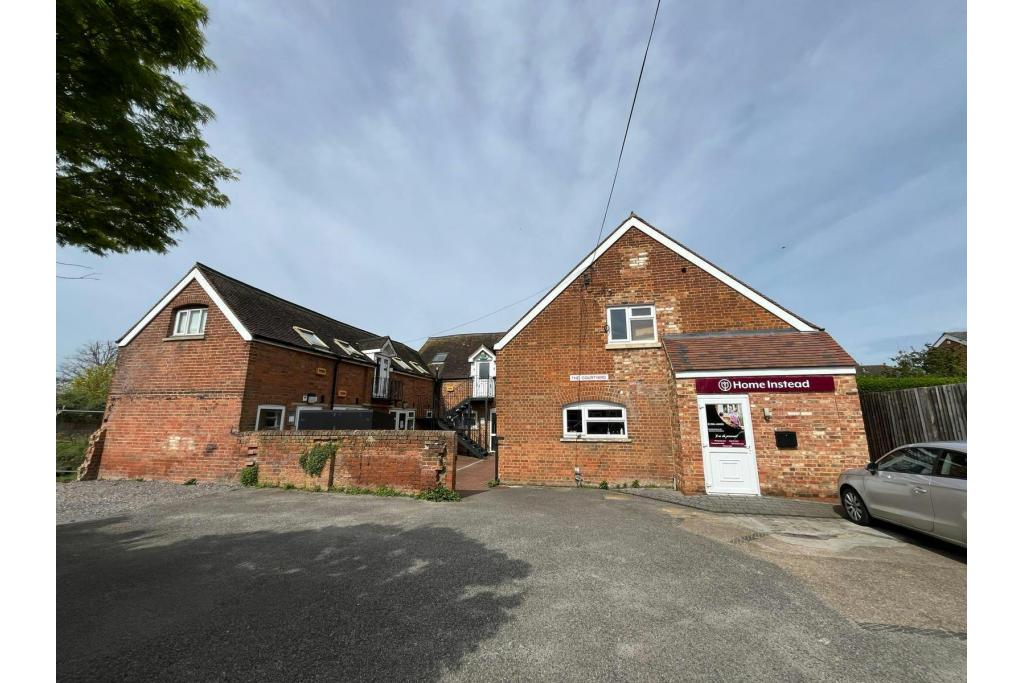 Courtyard Business Centre Light Manufacturing Property - Aylesbury, Buckinghamshire HP21 7LZ