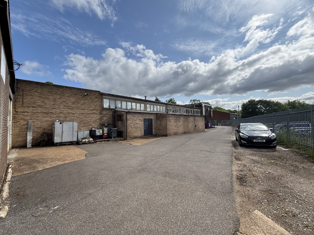 Oakridge Rd - Mayday House - Manufacturing, High Wycombe, Buckinghamshire HP11 2PF