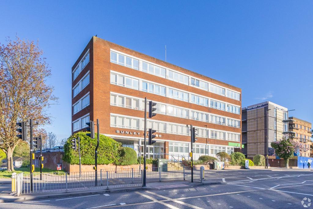 Oxford Rd - Sunley House - Office, Aylesbury, Buckinghamshire HP19 8EZ