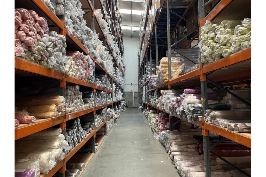 Raans Rd - The Business Centre, Warehouse Unit, Amersham, Buckinghamshire HP6 6FB