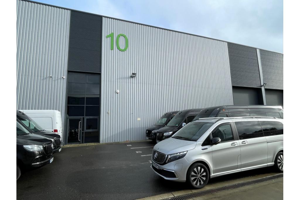 Raans Rd - The Business Centre, Warehouse Unit, Amersham, Buckinghamshire HP6 6FB