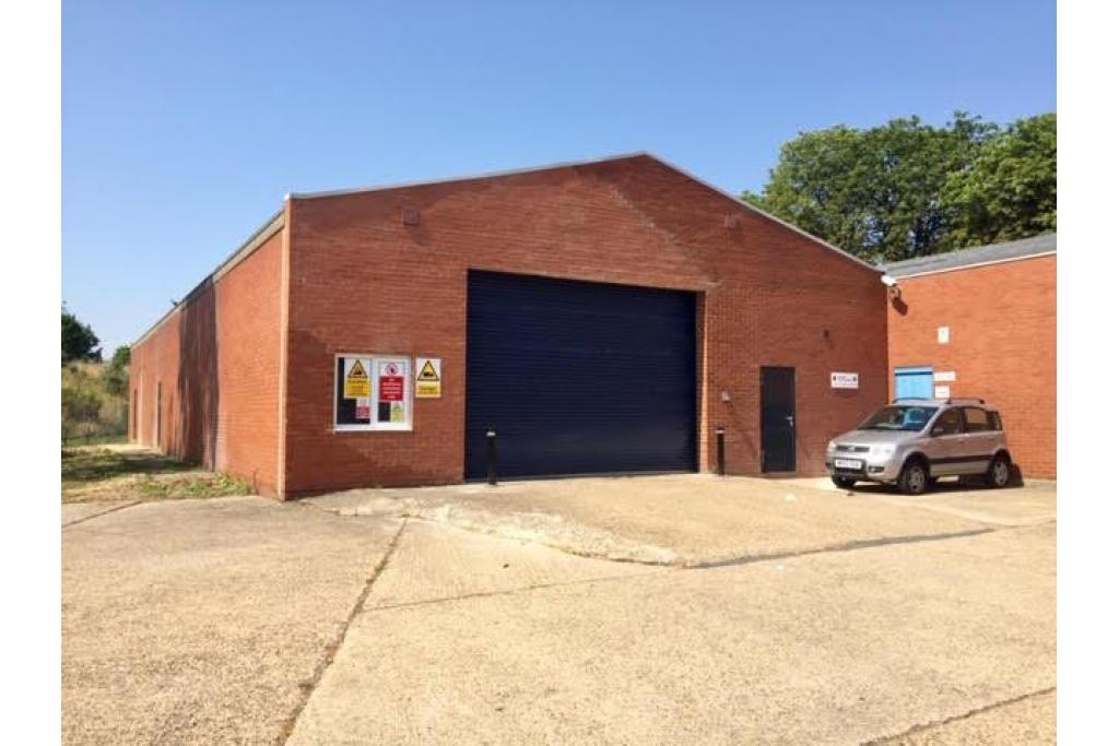Raans Rd - The Business Centre, Warehouse Unit, Amersham, Buckinghamshire HP6 6FB