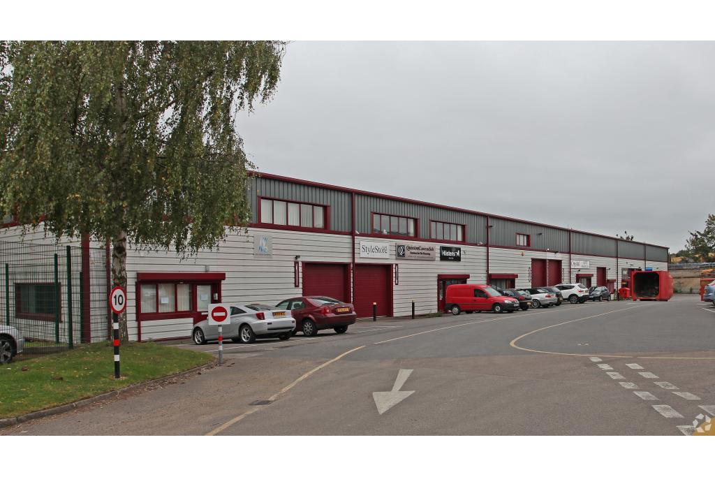Raans Rd - The Business Centre, Warehouse Unit, Amersham, Buckinghamshire HP6 6FB