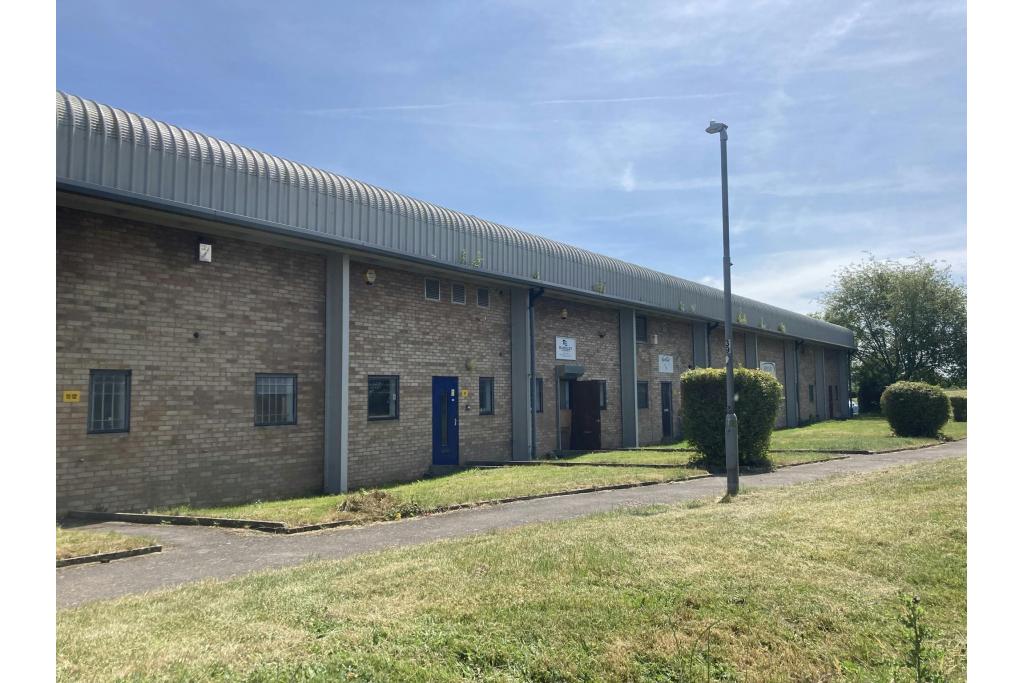 Rabans Clos - Warehouse, Aylesbury, Buckinghamshire HP19 8RS