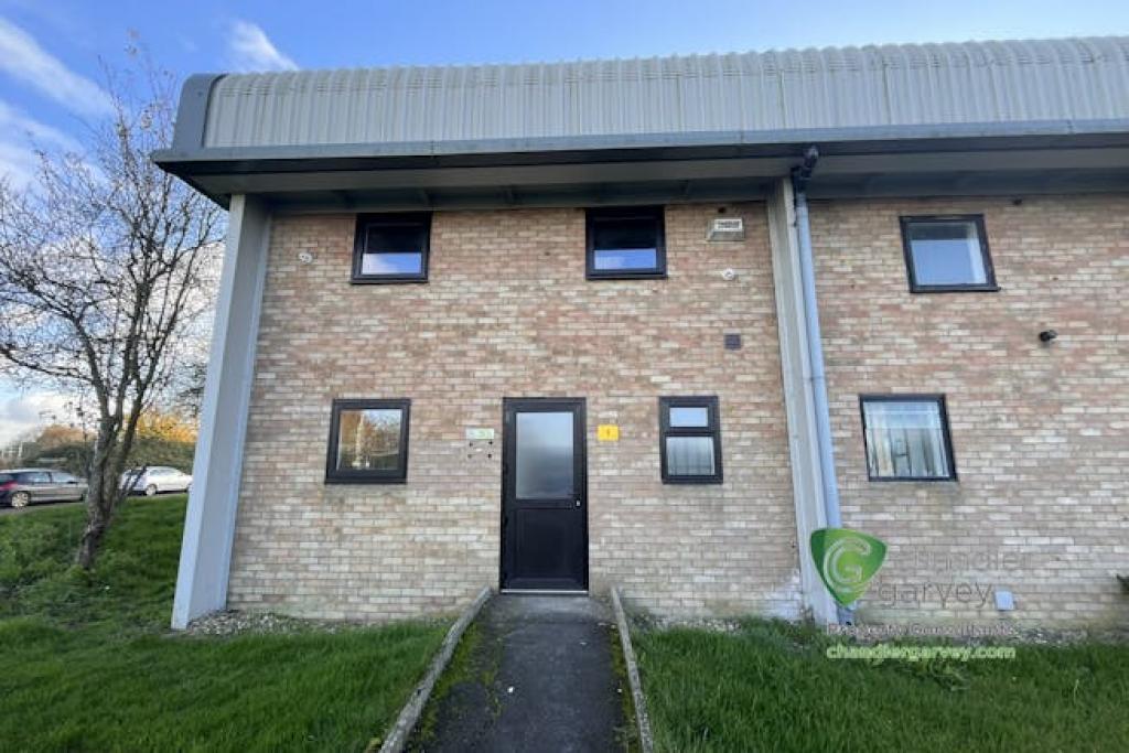 Rabans Clos - Warehouse, Aylesbury, Buckinghamshire HP19 8RS