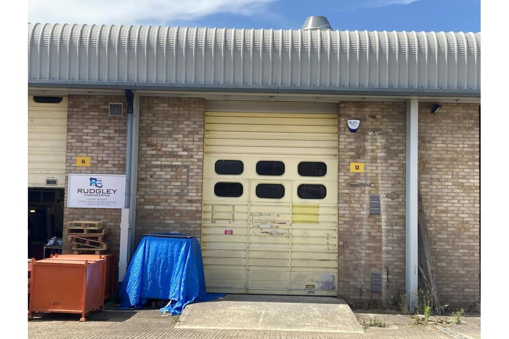 Rabans Clos - Warehouse, Aylesbury, Buckinghamshire HP19 8RS