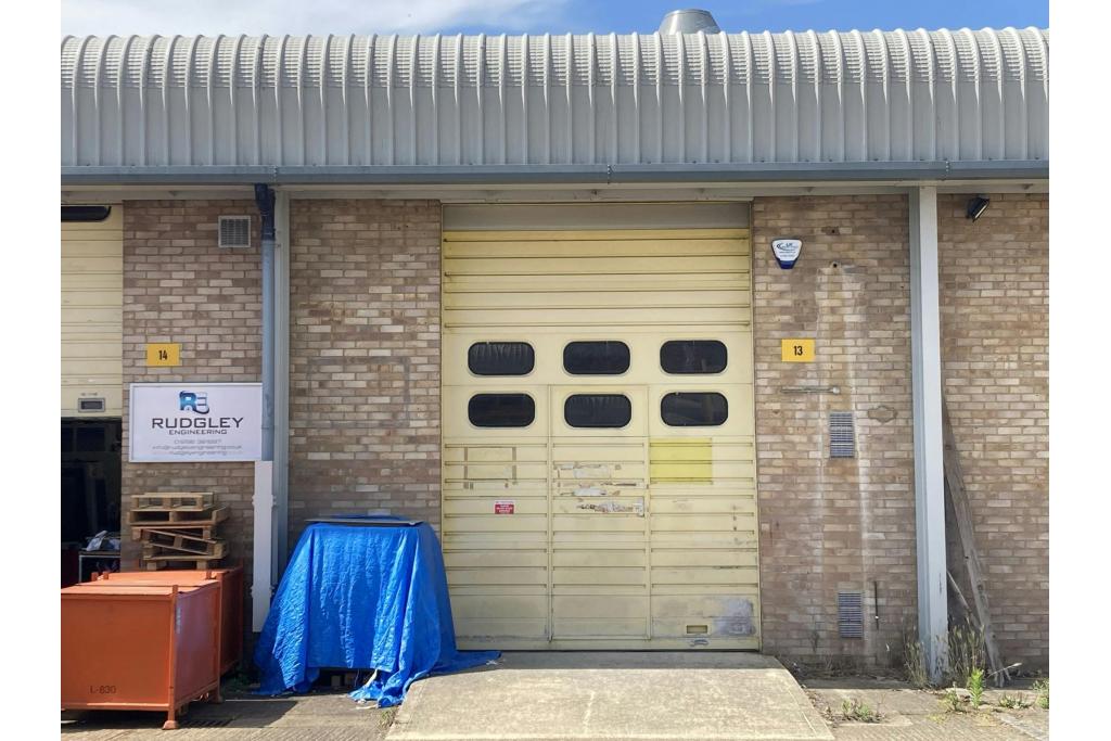 Rabans Clos - Warehouse, Aylesbury, Buckinghamshire HP19 8RS