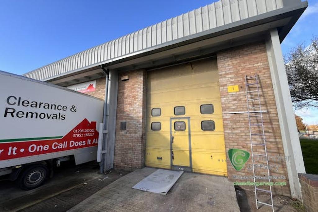 Rabans Clos - Warehouse, Aylesbury, Buckinghamshire HP19 8RS