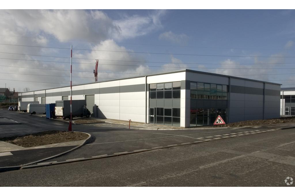 Smeaton Close - Anglo Business Park - Warehouse Unit, Aylesbury, Buckinghamshire HP19 8UP