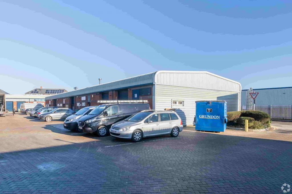 Southern Rd - Vale Industrial Centre - Service, Aylesbury, Buckinghamshire HP19 9EW