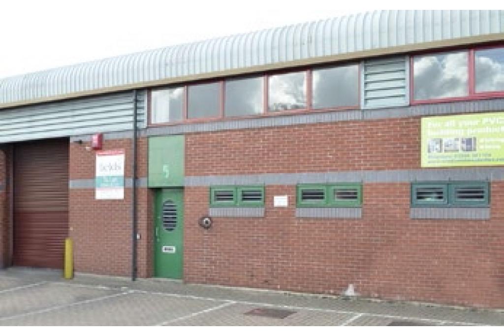 Southern Rd - Vale Industrial Estate - Warehouse, Aylesbury, Buckinghamshire HP19 9EW