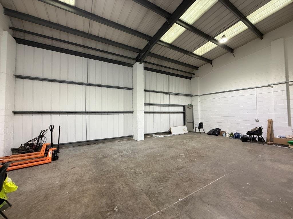 Southern Rd - Vale Industrial Centre - Warehouse, Aylesbury, Buckinghamshire HP19 9EW