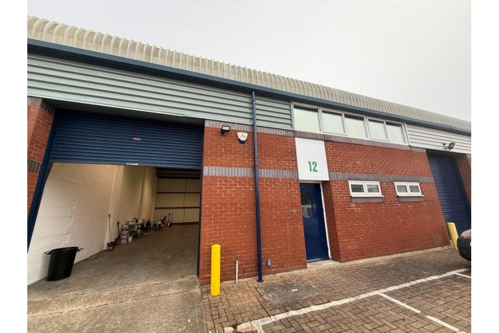Southern Rd - Vale Industrial Centre - Warehouse, Aylesbury, Buckinghamshire HP19 9EW