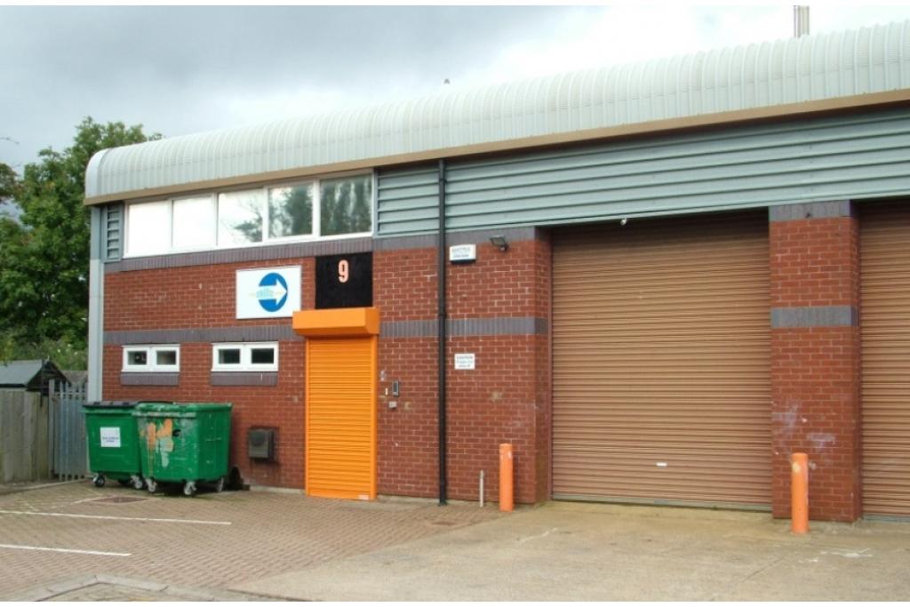 Southern Rd - Vale Industrial Centre - Warehouse, Aylesbury, Buckinghamshire HP19 9EW