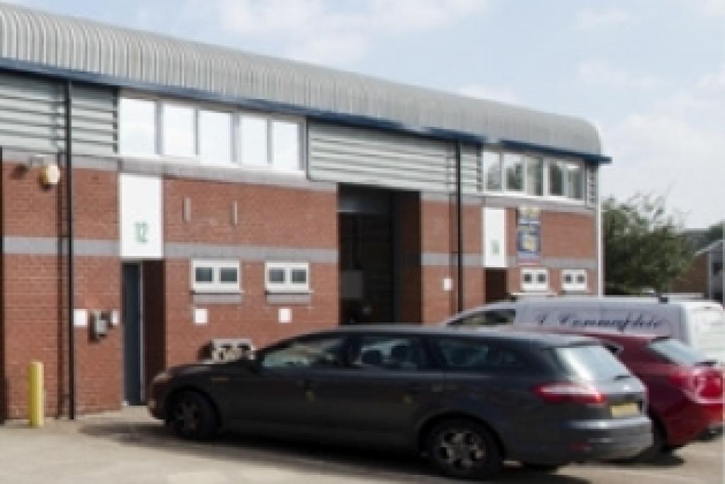 Southern Rd - Vale Industrial Centre - Warehouse, Aylesbury, Buckinghamshire HP19 9EW