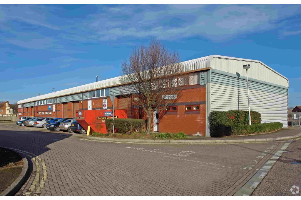Southern Rd - Vale Industrial Centre - Warehouse, Aylesbury, Buckinghamshire HP19 9EW