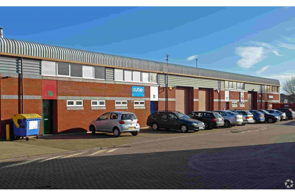 Southern Rd - Vale Industrial Centre - Warehouse, Aylesbury, Buckinghamshire HP19 9EW