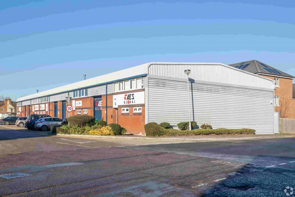 Southern Rd - Vale Industrial Centre - Warehouse, Aylesbury, Buckinghamshire HP19 9EW