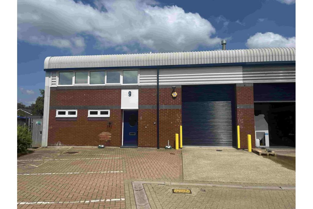 Southern Rd - Vale Industrial Centre - Warehouse, Aylesbury, Buckinghamshire HP19 9EW