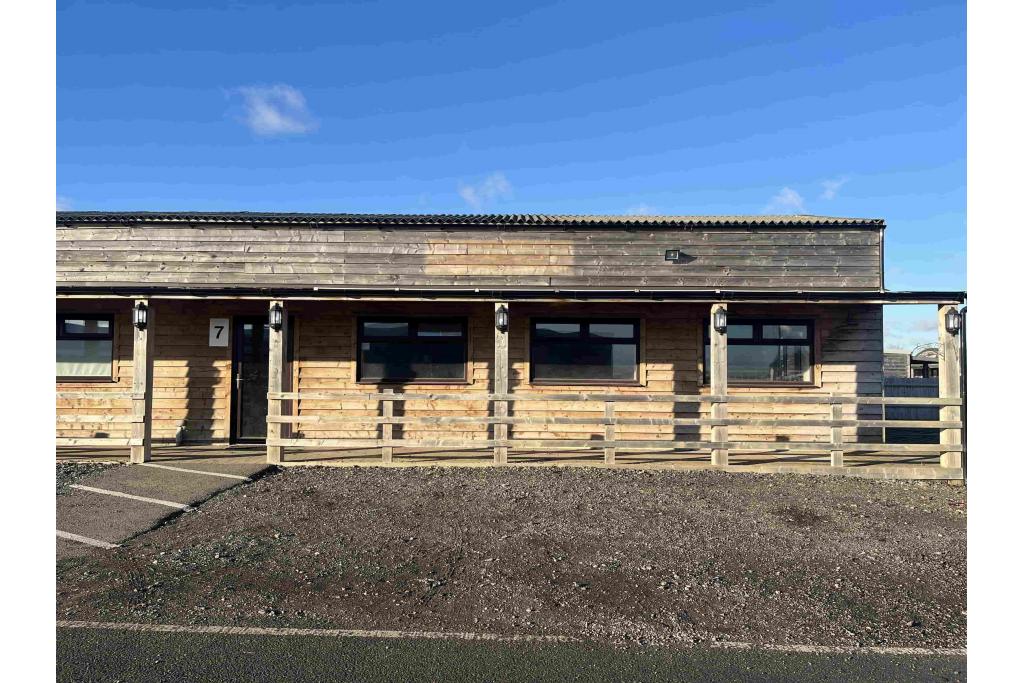 Stanbridge Rd - Bradmoor Farm - Retail, Haddenham, Buckinghamshire HP17 8JX