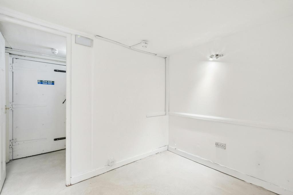 15 Temple Street - Shopfront Retail/Office, Aylesbury, Buckinghamshire HP20 2RN